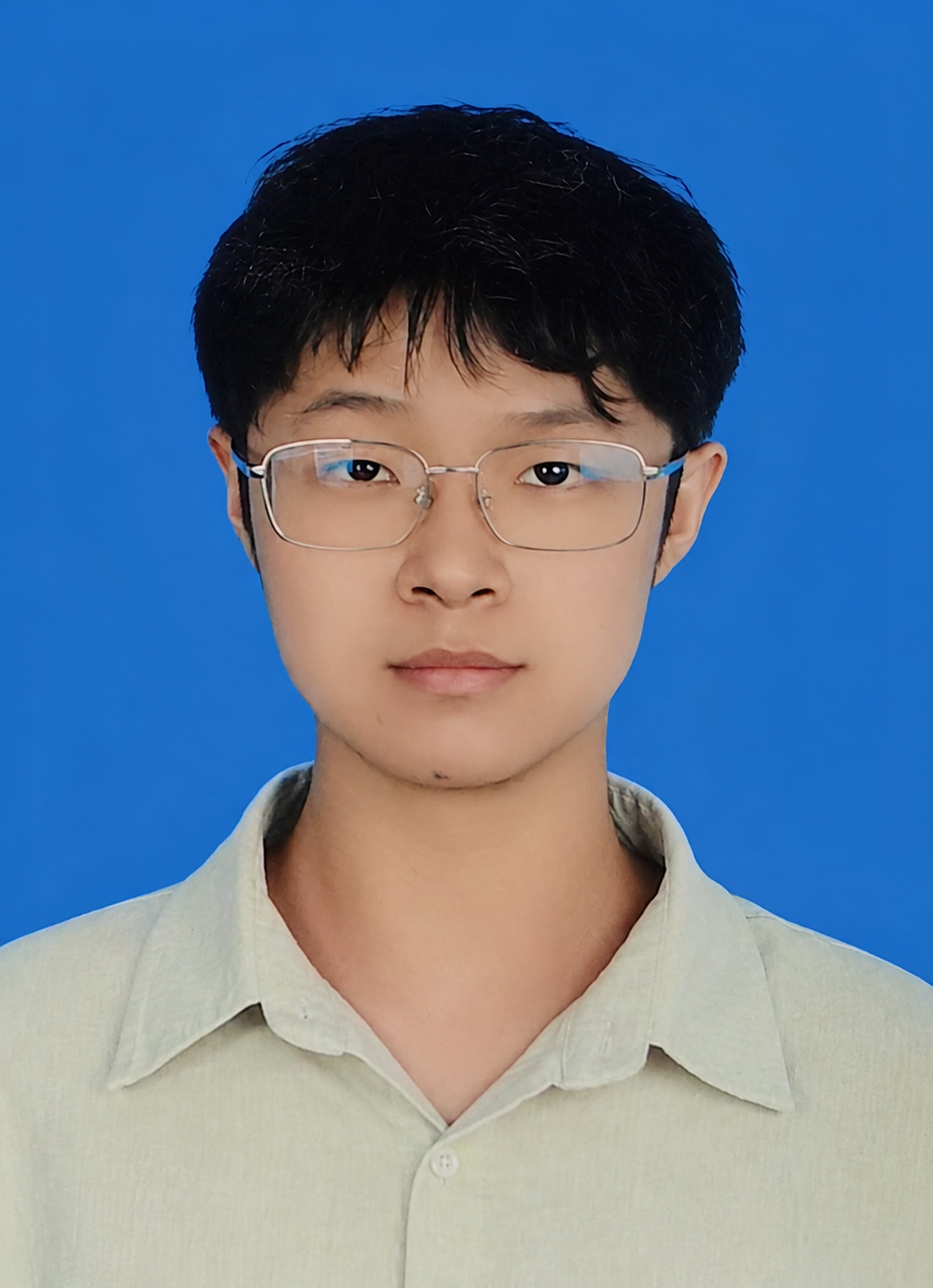 李子健证件照